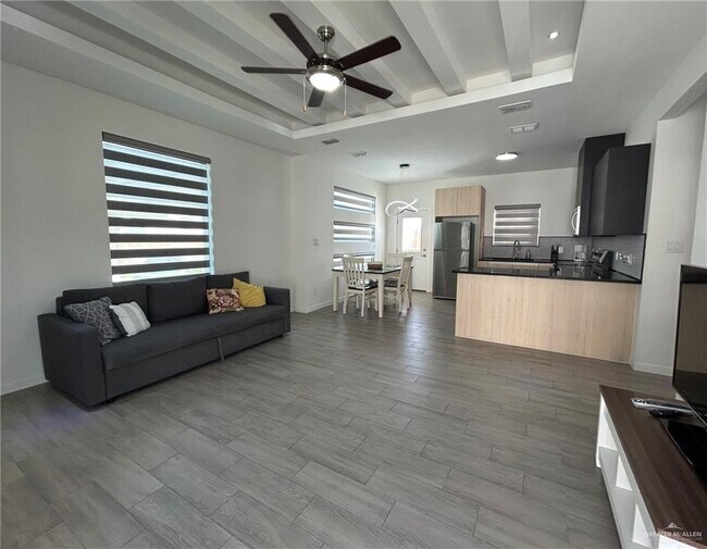 14 N 40th St in Edinburg, TX - Foto de edificio - Building Photo