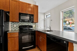 1643 Fitzwater St, Unit A in Philadelphia, PA - Building Photo