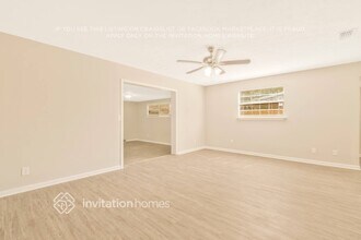 5645 Fiat Ln in Jacksonville, FL - Foto de edificio - Building Photo