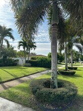 5010 Woodstone Cir N in Greenacres, FL - Building Photo - Building Photo