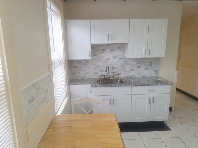 2 Meader Rd, Unit 1 b.r. apartment Everett in Everett, MA - Foto de edificio - Building Photo