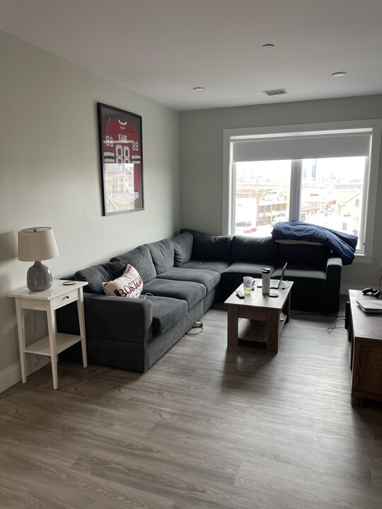 210 Old Colony Ave, Unit 406 in Boston, MA - Building Photo