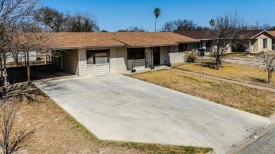 2461 Ralph Dr, Unit 428 in Eagle Pass, TX - Building Photo - Building Photo