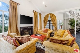 3030 Passmore Dr in Los Angeles, CA - Building Photo - Building Photo