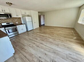 13227 Vanowen St in Los Angeles, CA - Building Photo - Building Photo
