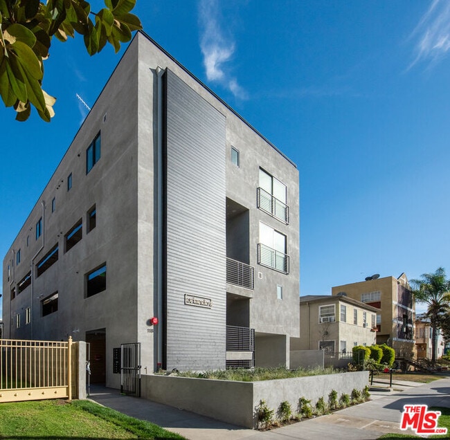 118 Orlando Ave in Los Angeles, CA - Building Photo - Building Photo