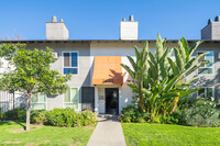 Woodman Apartments in Van Nuys, CA - Building Photo - Building Photo