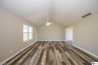 23 Field Stone Way in Elizabethtown, KY - Building Photo - Building Photo