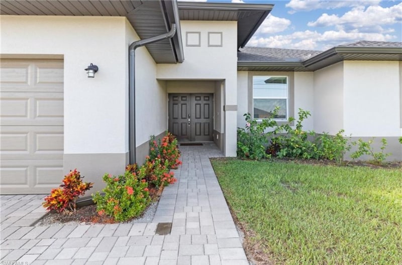 1706 NE 10th Ln in Cape Coral, FL - Building Photo