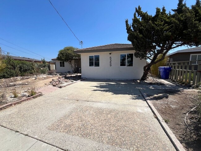 5359 E Falls View Dr in San Diego, CA - Building Photo - Building Photo