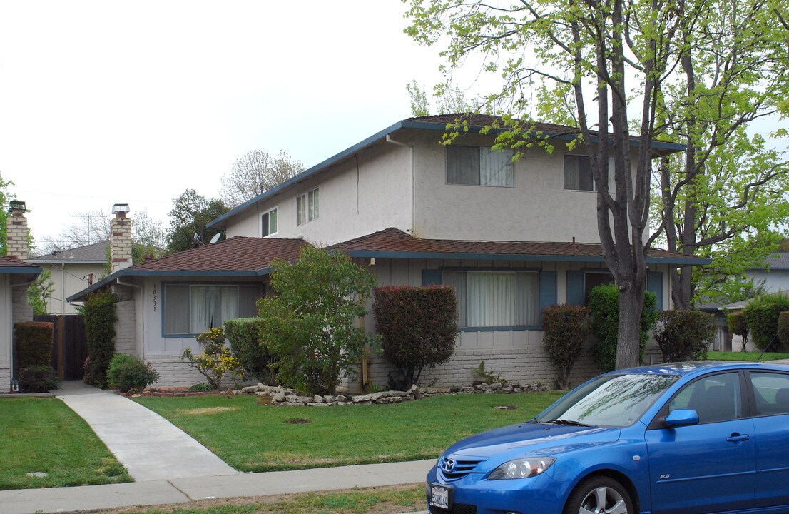 10331 Leola Dr in Cupertino, CA - Foto de edificio