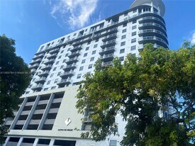 1 Glen Royal Pkwy in Miami, FL - Building Photo