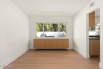 84 Sunny Vista Ave in Oak Park, CA - Building Photo - Building Photo