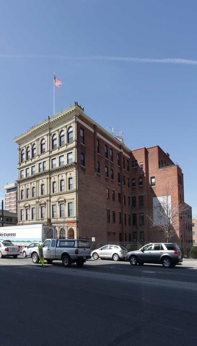 7 West St in Pittsfield, MA - Foto de edificio - Building Photo