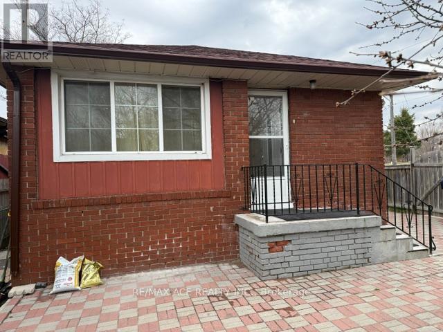 754 Danforth Rd in Toronto, ON - Building Photo