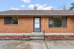 10004 E McKinley Ave in Tacoma, WA - Building Photo