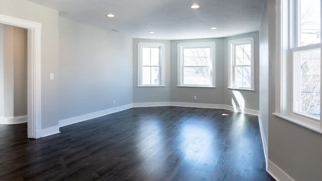 268 Brown St, Unit 268 Brown Street Waltham in Waltham, MA - Foto de edificio - Building Photo