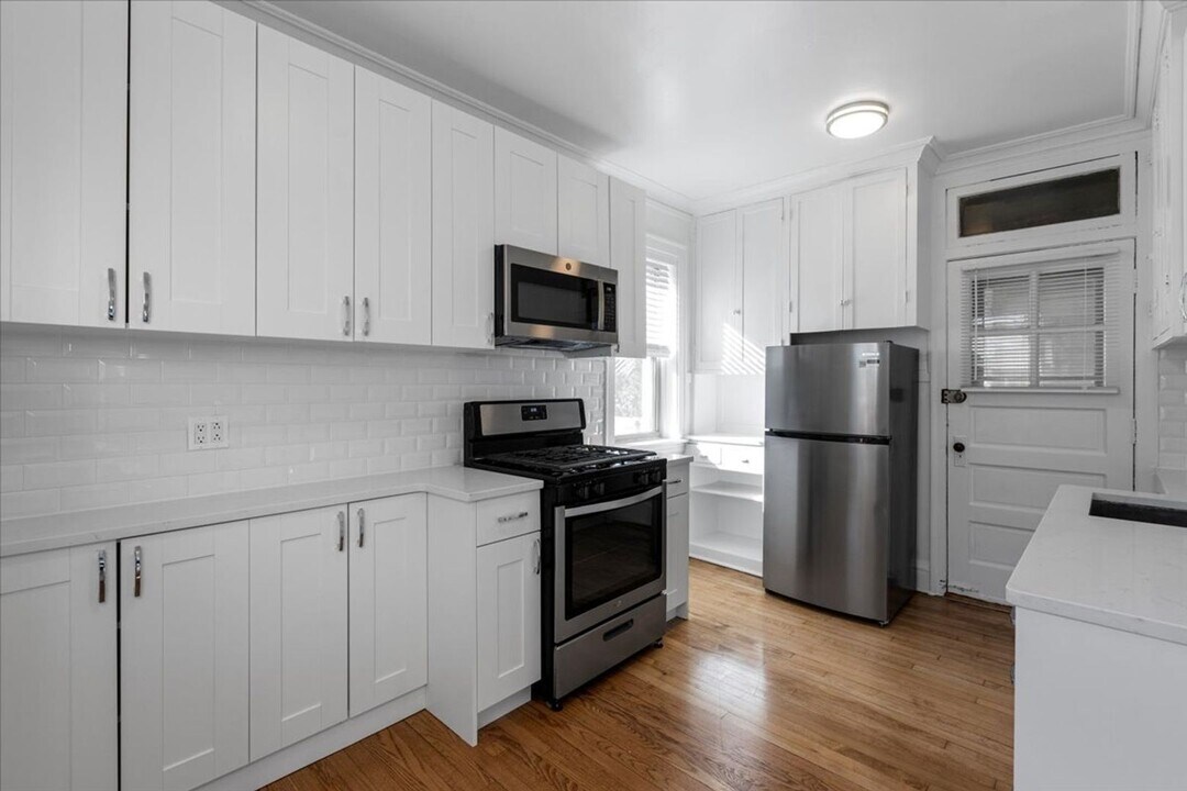1731 W Thorndale Ave in Chicago, IL - Building Photo
