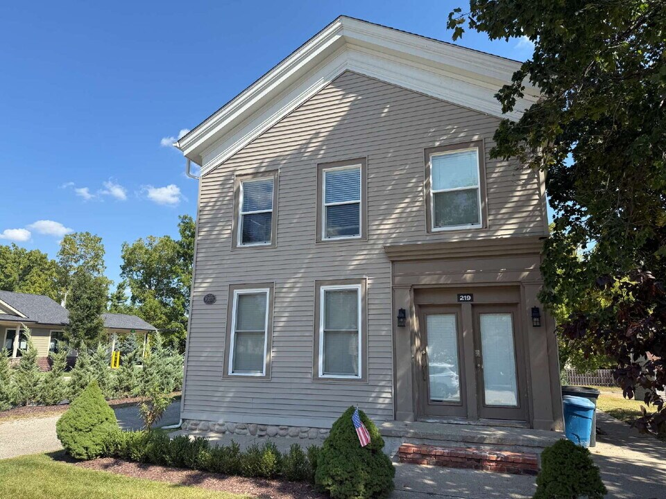 219 S Main St in Romeo, MI - Foto de edificio