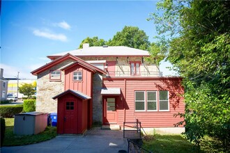362 Main St in Warren, RI - Building Photo - Building Photo