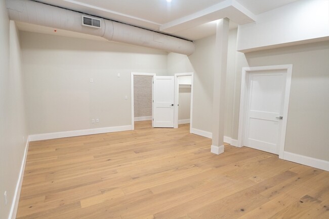 125 Brookline St, Unit 1 in Cambridge, MA - Building Photo - Building Photo