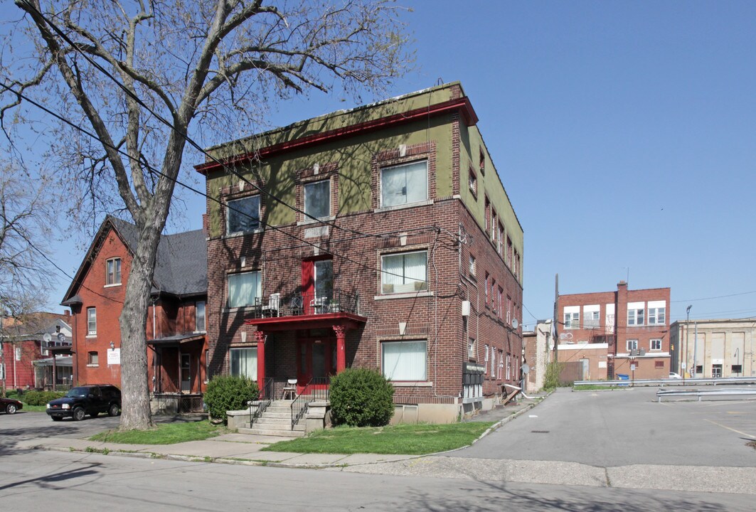 1643 8th St in Niagara Falls, NY - Foto de edificio