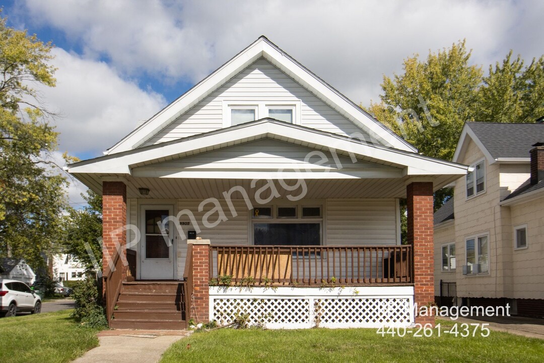 9905 Parkview Ave in Garfield Heights, OH - Building Photo