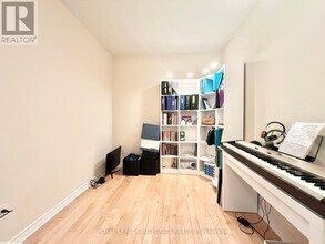 160 Guelph Private in Ottawa, ON - Building Photo - Building Photo