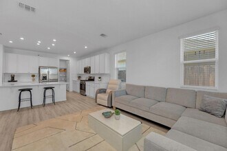 20704 John Gill Dr in Manor, TX - Foto de edificio - Building Photo