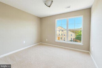 44180 Shady Glen Terrace in Ashburn, VA - Building Photo - Building Photo