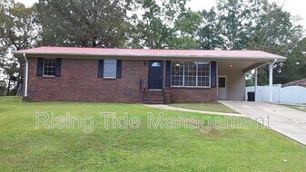 1109 Arcadia Cir in Hueytown, AL - Building Photo