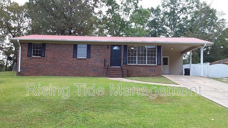 1109 Arcadia Cir in Hueytown, AL - Building Photo