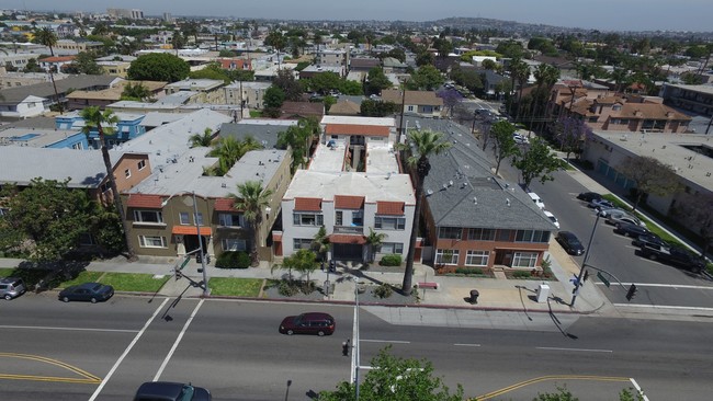 1065 E Ocean Blvd in Long Beach, CA - Foto de edificio - Building Photo