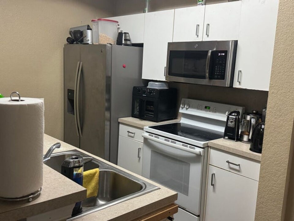 2896 Hidden Hills Rd in West Palm Beach, FL - Building Photo