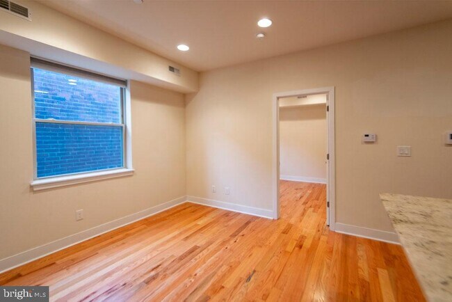 1242 Point Breeze Ave in Philadelphia, PA - Building Photo - Building Photo