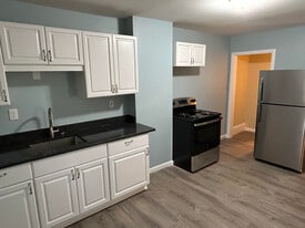 29 Dartmouth St, Unit 1L in Pittsfield, MA - Building Photo