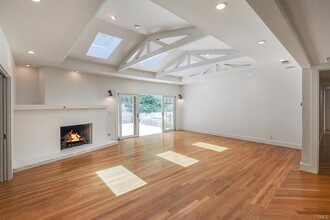 3325 Alana Dr in Los Angeles, CA - Building Photo - Building Photo