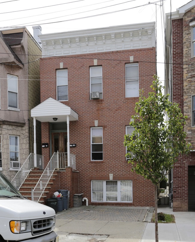 115 Lincoln St in Jersey City, NJ - Building Photo - Building Photo