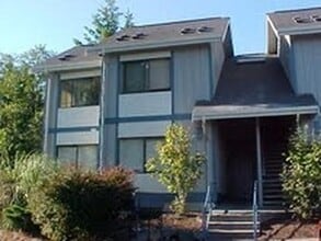8401 Henning Dr in Stanwood, WA - Building Photo - Building Photo