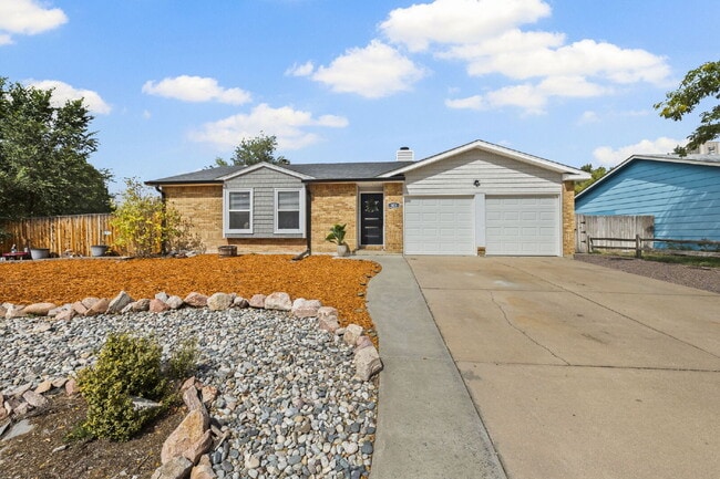 property at 901 Candlestar Loop N