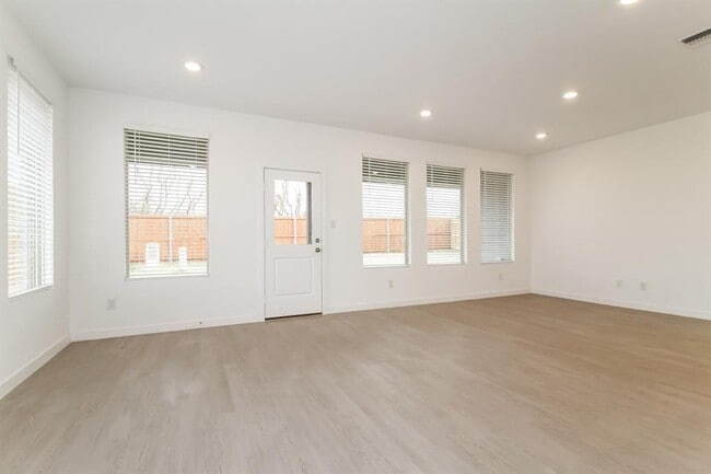 1908 Ponderosa Pne Ln in Oklahoma City, OK - Building Photo - Building Photo