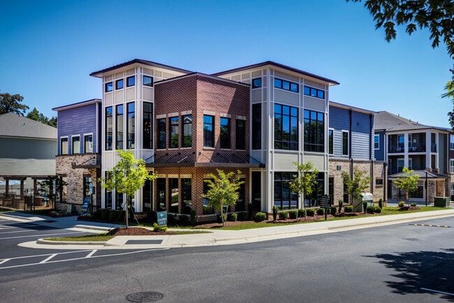 Continuum 115 in Mooresville, NC - Foto de edificio - Building Photo