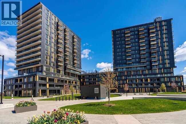 4878 POWERS Cmn in Burlington, ON - Building Photo - Building Photo