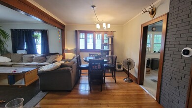 1019 Widdicomb Ave NW, Unit 2 in Grand Rapids, MI - Building Photo - Building Photo