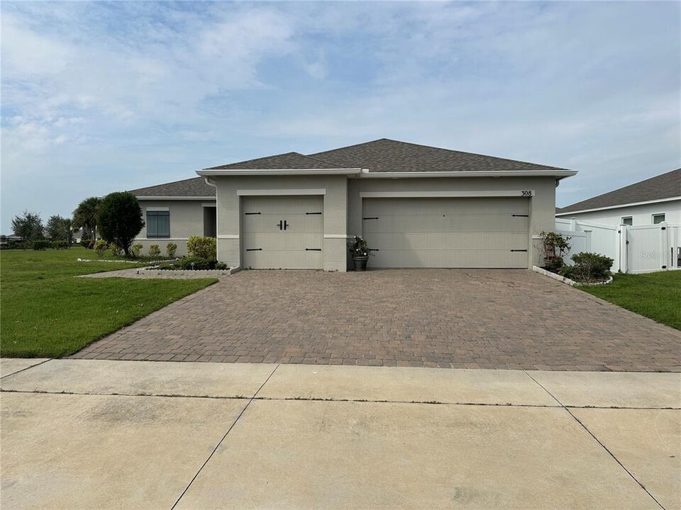 308 Blue Lake Cir in Kissimmee, FL - Building Photo