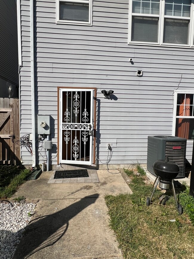 4004 Cole Blvd SE, Unit B in Washington, DC - Building Photo - Building Photo