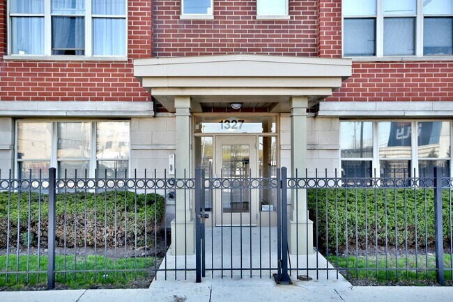 property at 1327 N Halsted St