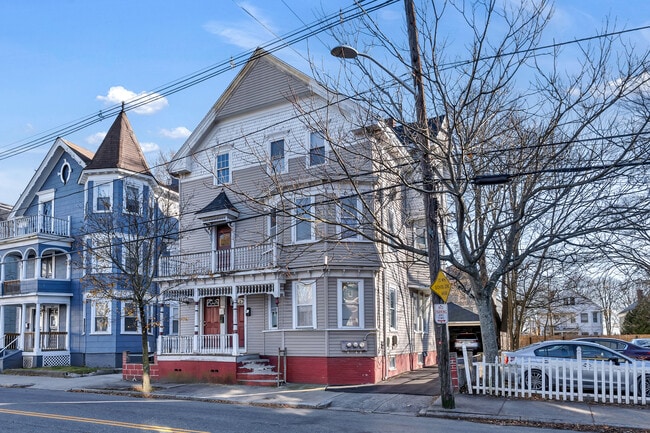 352 Orms St in Providence, RI - Building Photo - Building Photo