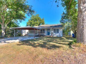 703 Dakota St in Norman, OK - Building Photo