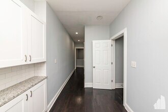 3818 W Irving Park Rd in Chicago, IL - Building Photo - Building Photo